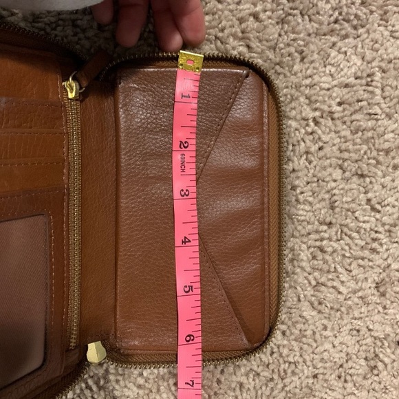 Fossil leather wallet/phone keeper - Picture 3 of 4